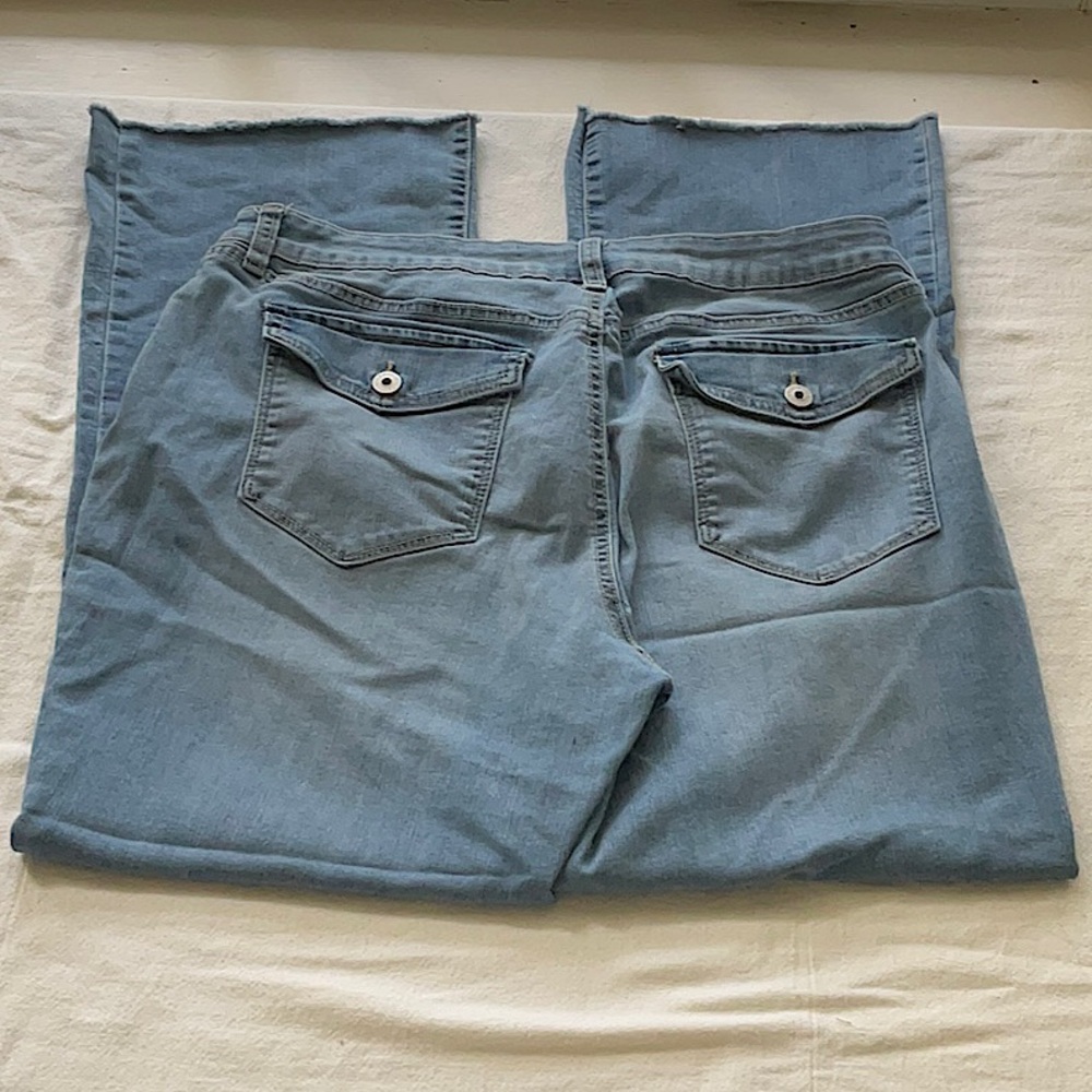 Style & Co. Curvy Boot Leg Light Blue Jeans Size 16P - Picture 4 of 8